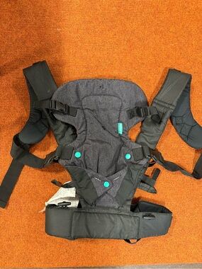 Infanto Flip 4-in-1 Carrier - Grey - 8-32 lbs